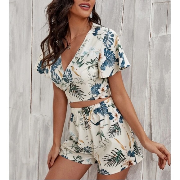 Boho floral tropical print  crop top and shorts - Picture 4 of 5